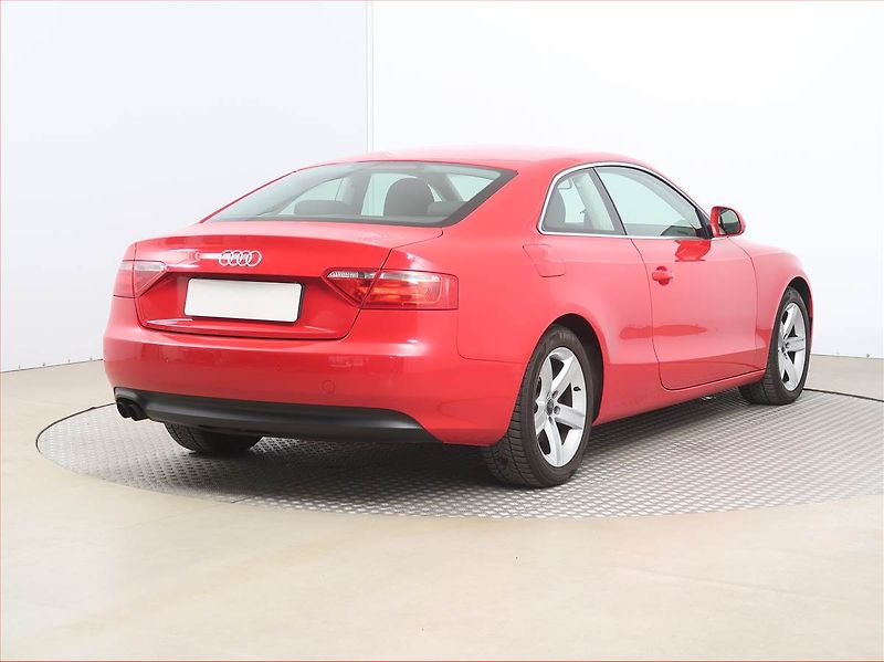 Audi A5 (2009) 2.0 TFSI, Xenony - fotka 5 z 14