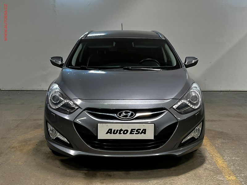 Hyundai i40 (2012) 1.7 CRDi, LED, autoAC - fotka 2 z 19