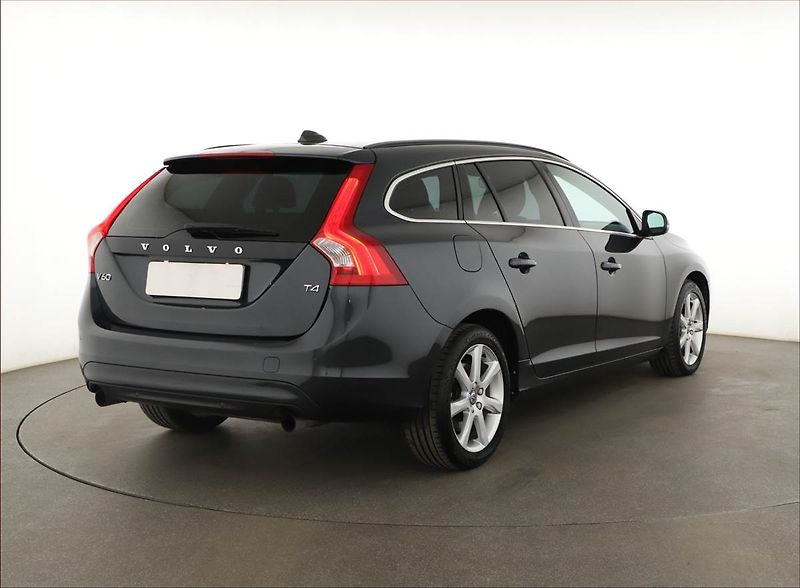 Volvo V60 (2016) T4 2.0, Serv.kniha, Kůže, Navi - fotka 5 z 17
