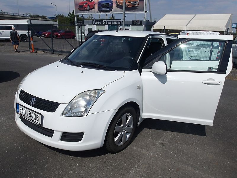 Suzuki Swift 1,3i  ČR 2xKLÍČE,KLIMA ! - fotka 12 z 27