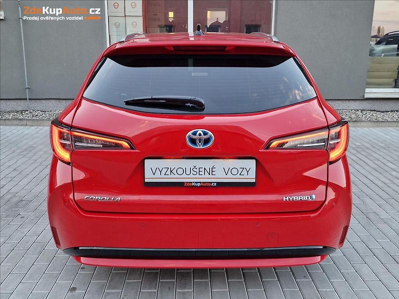 Toyota Corolla 1.8 Hybrid Comfort, ČR,1.Maj. - fotka 9 z 46