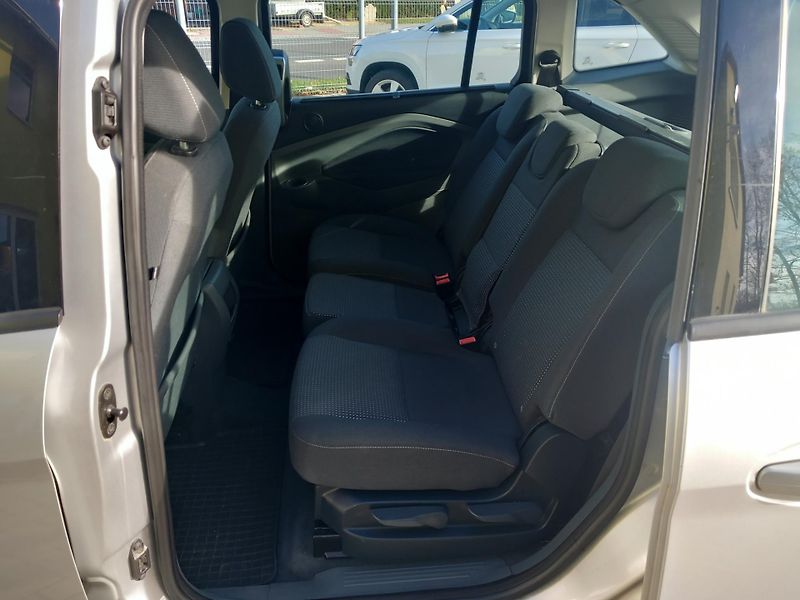 Ford Grand C-MAX (2015) 7 MÍST NAVIGACE POUZE 93t.KM!  - fotka 10 z 40
