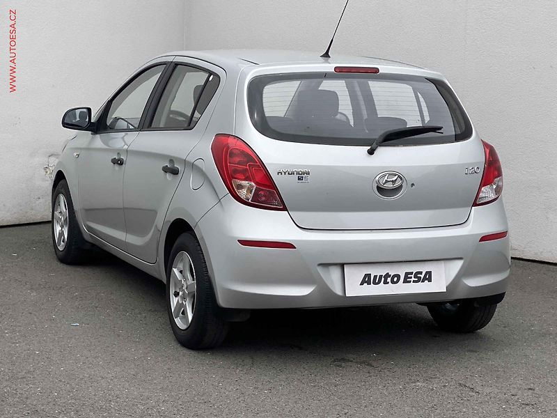 Hyundai i20 (2013) 1.2i, ČR, AC - fotka 6 z 15