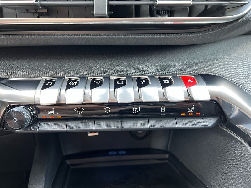 Peugeot 5008 (2021) 1.5HDi 96kW Allure+! Tažné! 7m - fotka 17 z 46