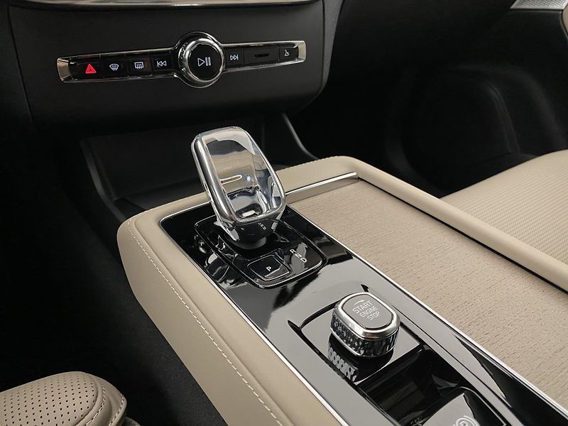 Volvo XC90 (2026) T8 AWD Plug-in DARK PLUS 7m - fotka 32 z 78