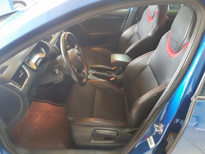 Škoda Octavia RS 2.0 TDI COMBI NAVI - fotka 8 z 28