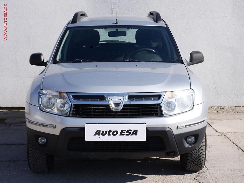 Dacia Duster (2011) 1.6i, 1.maj, AC, tažné - fotka 2 z 16