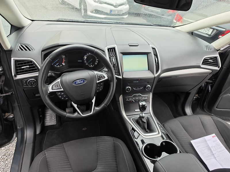 Ford S-MAX 1.5 i Navi Parkovací senzory  - fotka 13 z 37