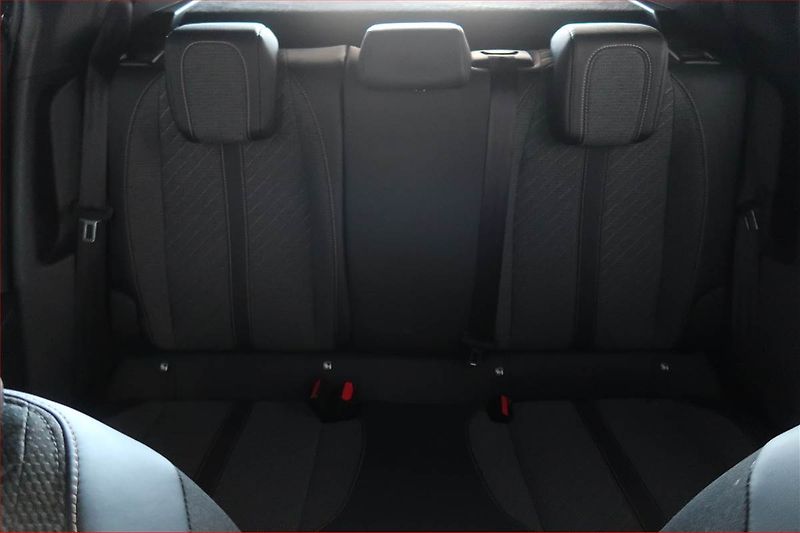Peugeot 2008 (2025) Allure 1.2 PureTech - fotka 10 z 18