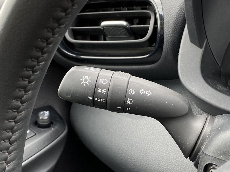 Toyota Yaris 1.5i, ČR-1m, Comfort, automat - fotka 17 z 29