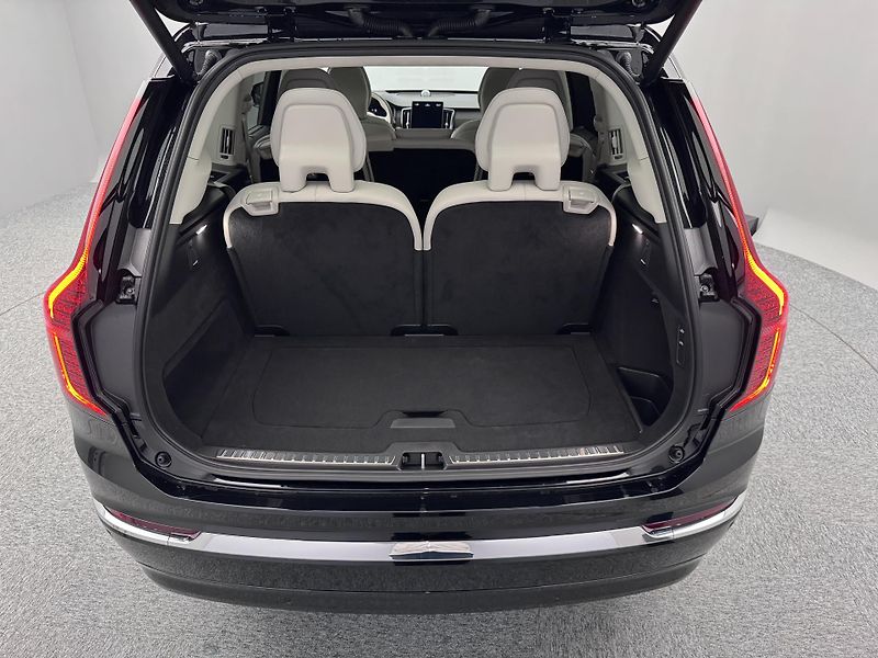 Volvo XC90 (2026) B5 AWD AUT BRIGHT ULTRA 7 míst - fotka 22 z 26