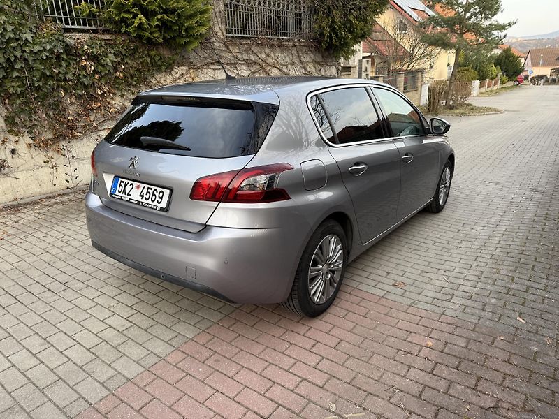 Peugeot 308 (2018) - fotka 4 z 17