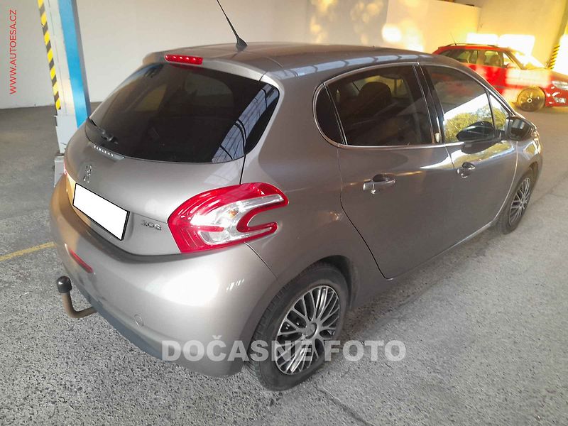 Peugeot 208 (2012) 1.4i, ČR - fotka 2 z 3