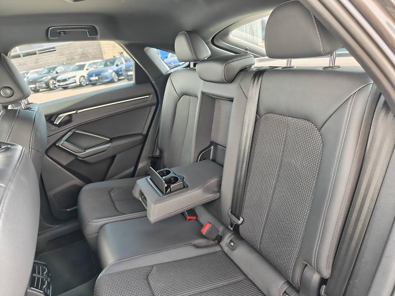 Audi Q3 35 S line STT 1,5TFSI CoD - fotka 8 z 24
