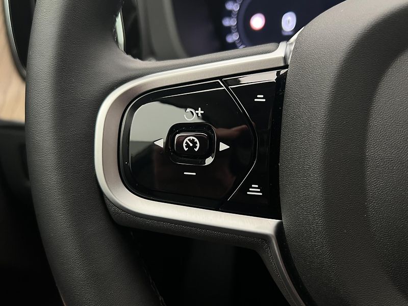 Volvo XC60 T6 AWD DARK PLUS AUT - fotka 24 z 48