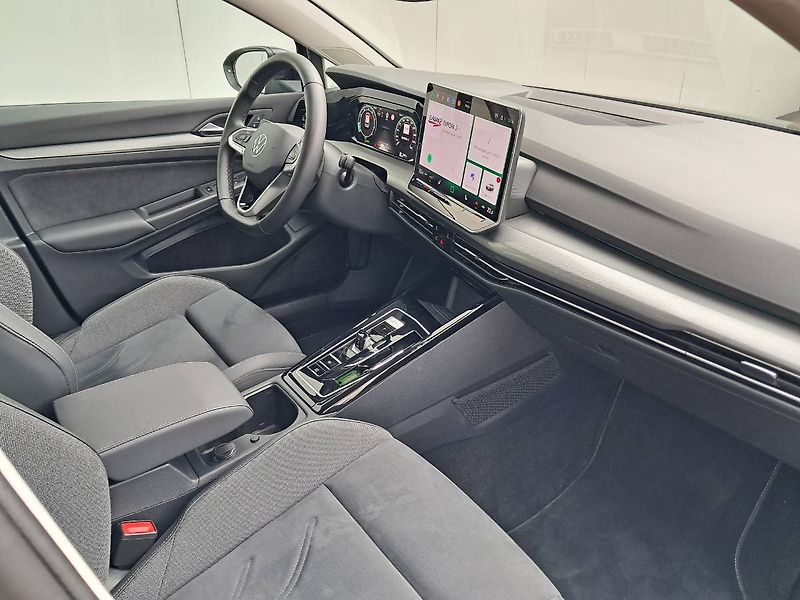 Volkswagen Golf (2024) STYLE 1.5 E-TSI / 85 kW DSG7 M - fotka 18 z 26