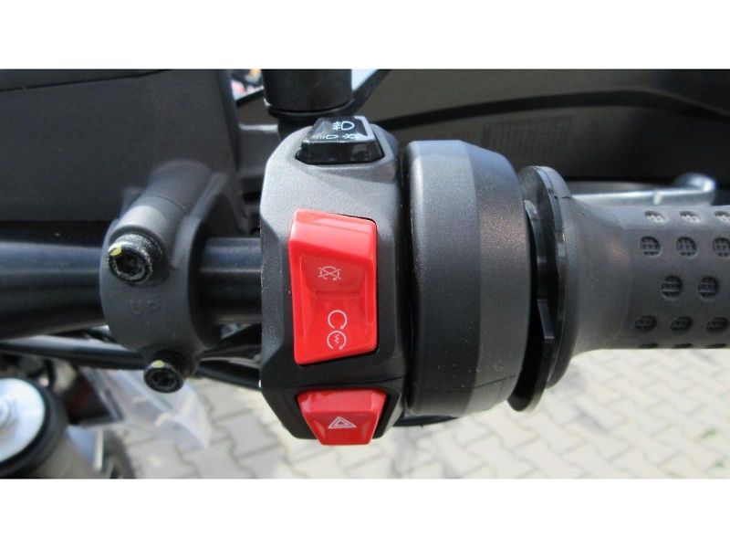 Moto Guzzi (2025) V85 TT Travel e5+ - fotka 9 z 9