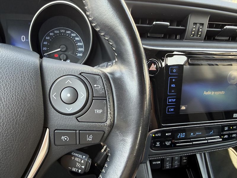 Toyota Auris 1,6 Active Trend - fotka 13 z 19
