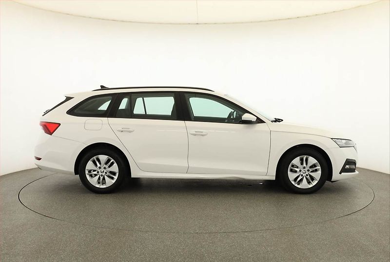 Škoda Octavia (2023) Ambition 1.5 TSI G-TEC - fotka 6 z 18