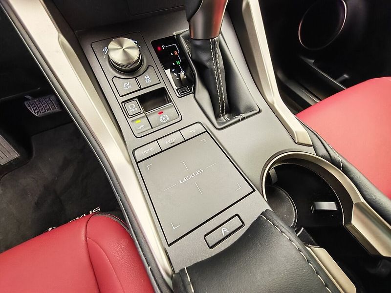 Lexus NX 300h AWD BUSINESS EDITION - fotka 37 z 39