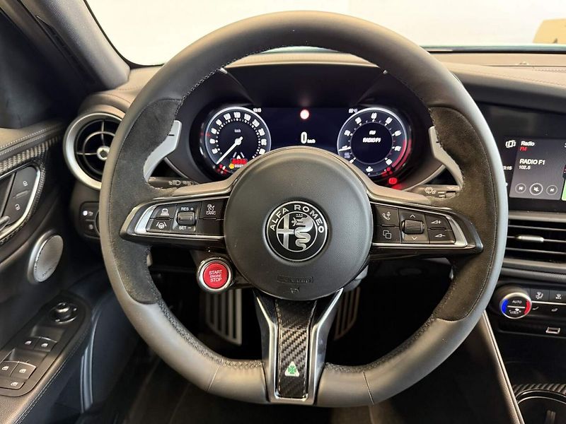 Alfa Romeo Giulia (2025) Quadrifoglio 2.9 V6 BiTurbo 52 - fotka 8 z 21