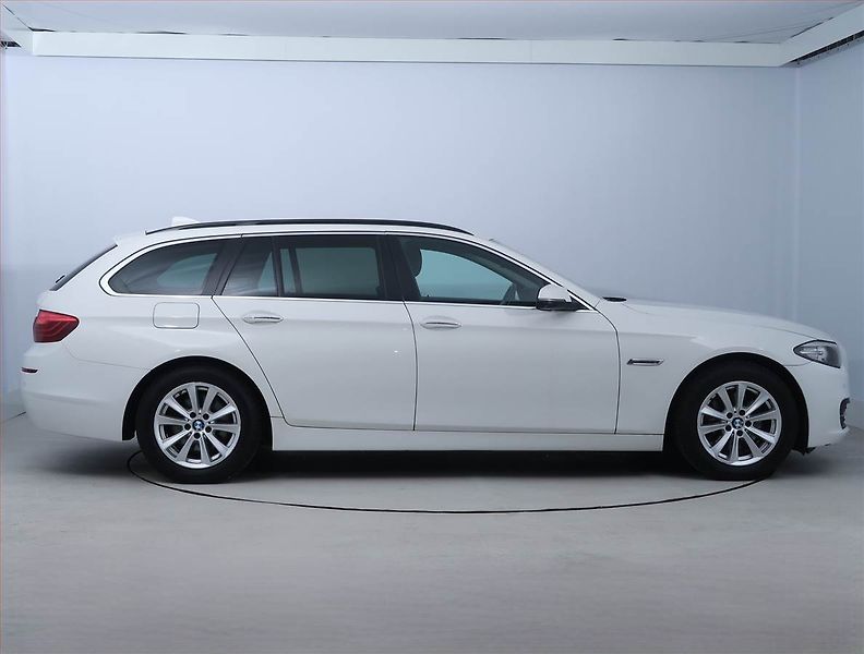 BMW Řada 5 (2015) 518d, Serv.kniha, Navi, Xenony - fotka 6 z 17