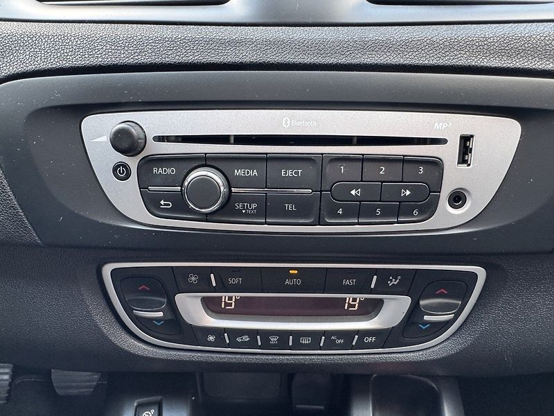 Renault Scénic (2014) 1.5dCi  Navi Digi Klima Bose - fotka 11 z 50