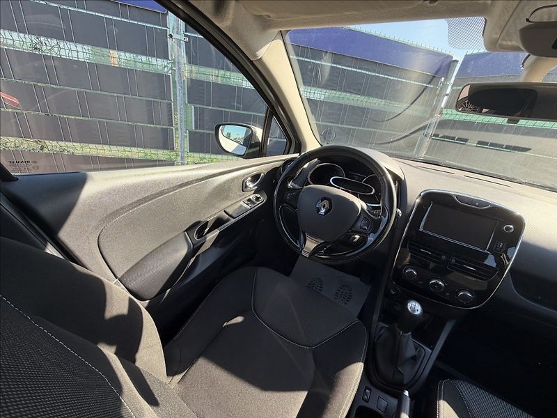 Renault Clio 1.5 dCi - fotka 8 z 10