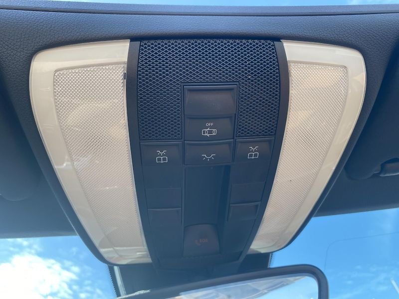 Mercedes-Benz Třídy E E 500 AMG Cabrio - fotka 25 z 25