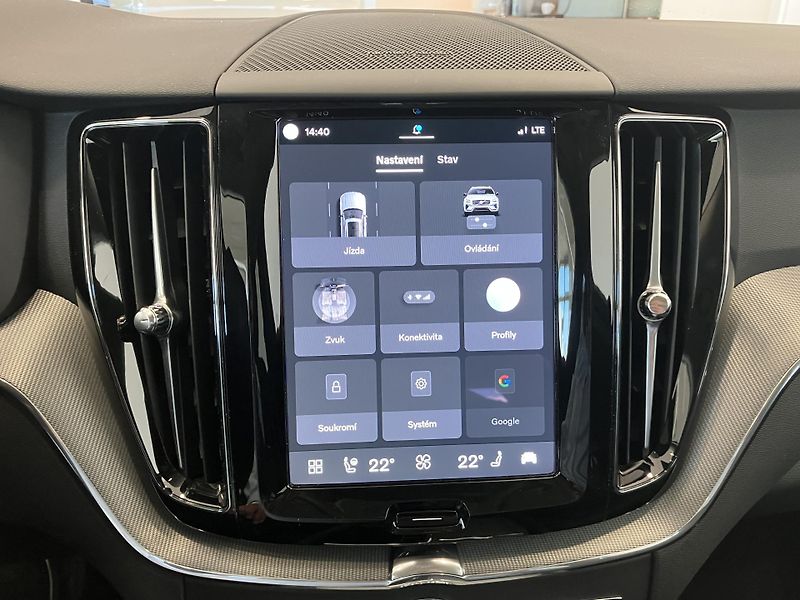 Volvo XC60 B5 AWD Plus Dark AT8 - fotka 31 z 46