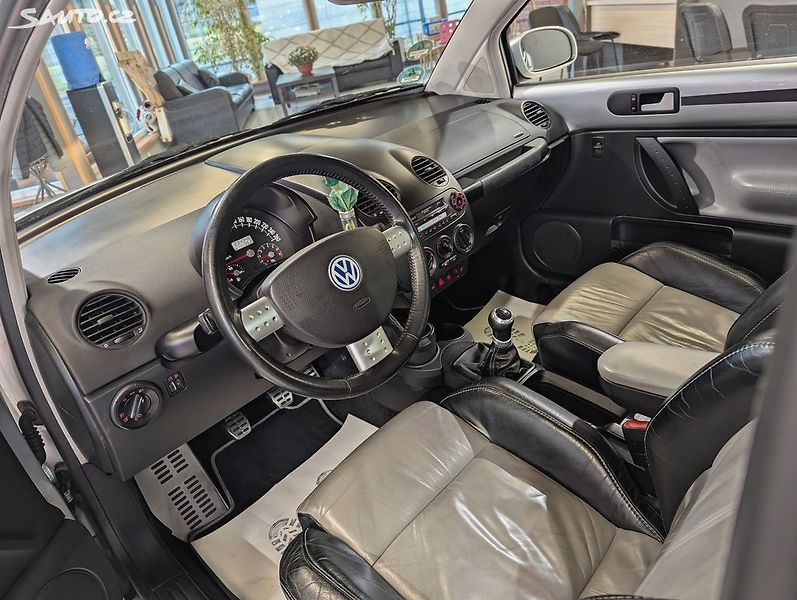 Volkswagen New Beetle 2.3 V5 125kW SPORT EDITION - fotka 7 z 19