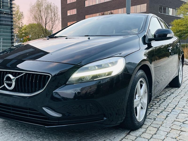 Volvo V40 2.0i MANUÁL 1.MAJITEL SENZORY - fotka 40 z 41