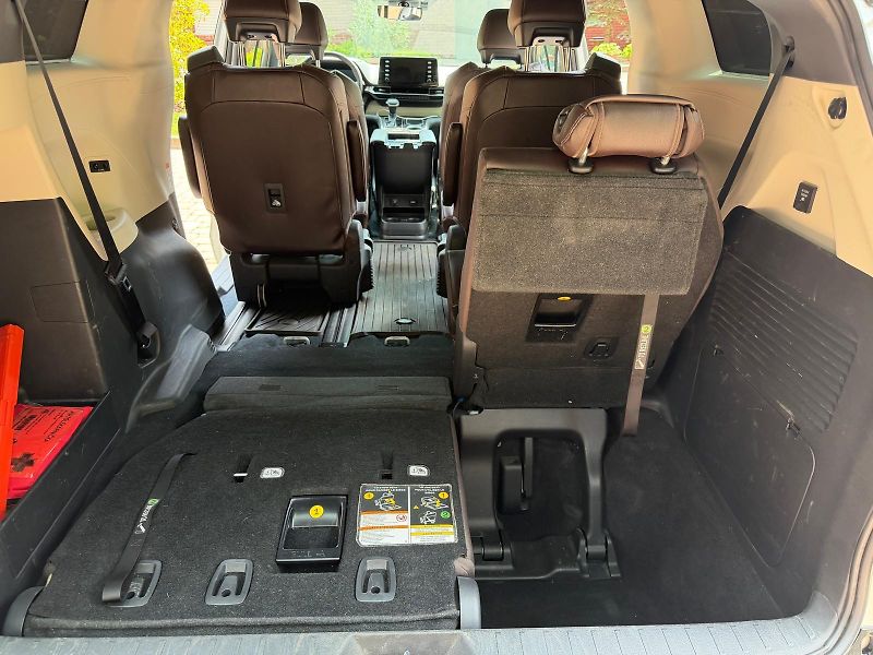 Toyota Sienna (2021) Platinum AWD - fotka 9 z 15