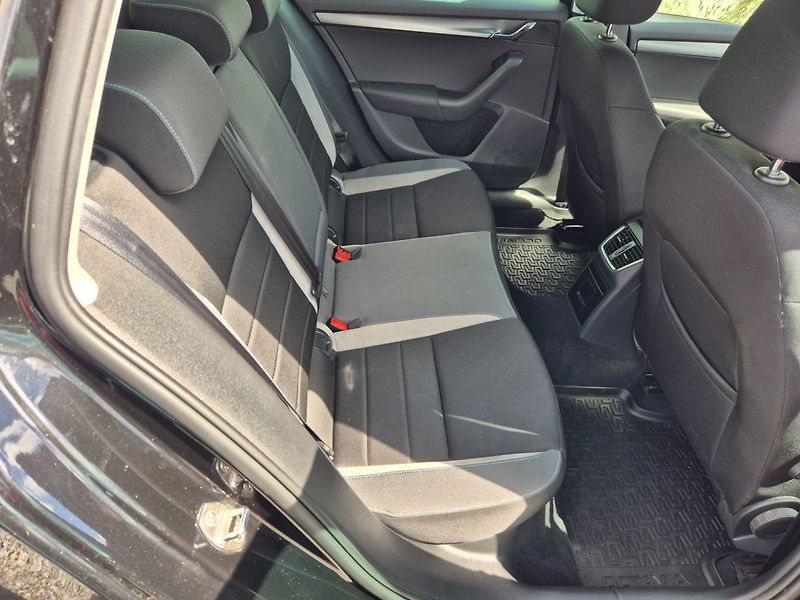 Škoda Octavia (2016) 2.0 TDI JOY TOP NAVI XENONY - fotka 13 z 36