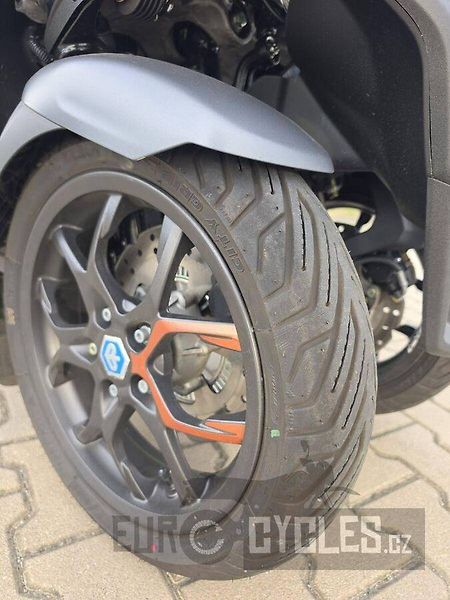 Piaggio MP3 530 Exclusive (2024) - fotka 7 z 20