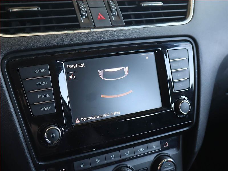 Škoda Octavia (2015) 1.6 TDI, Automat, Navi - fotka 21 z 22