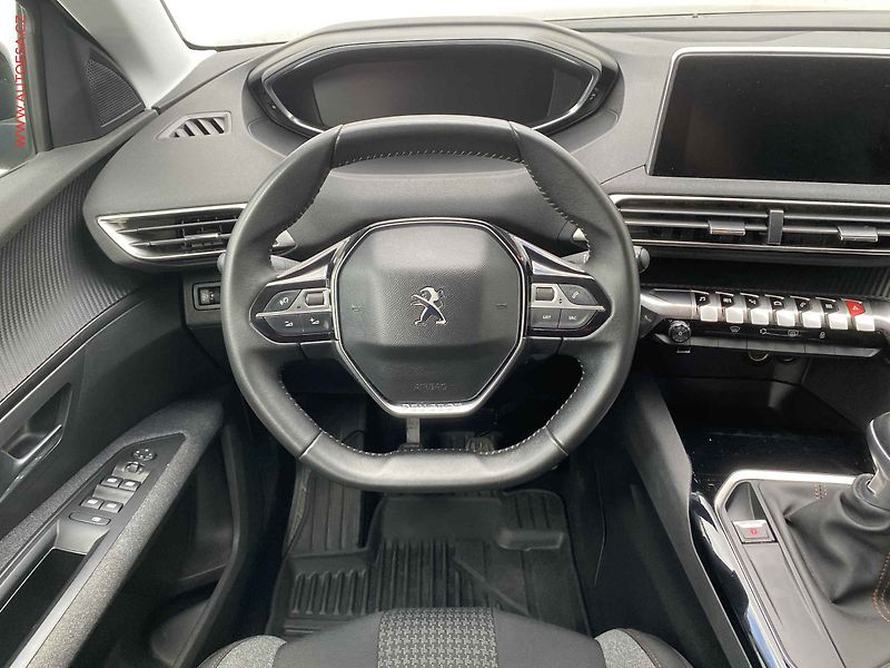 Peugeot 5008 (2019) 1.2 PT, AC, tempo, park.asist - fotka 11 z 15