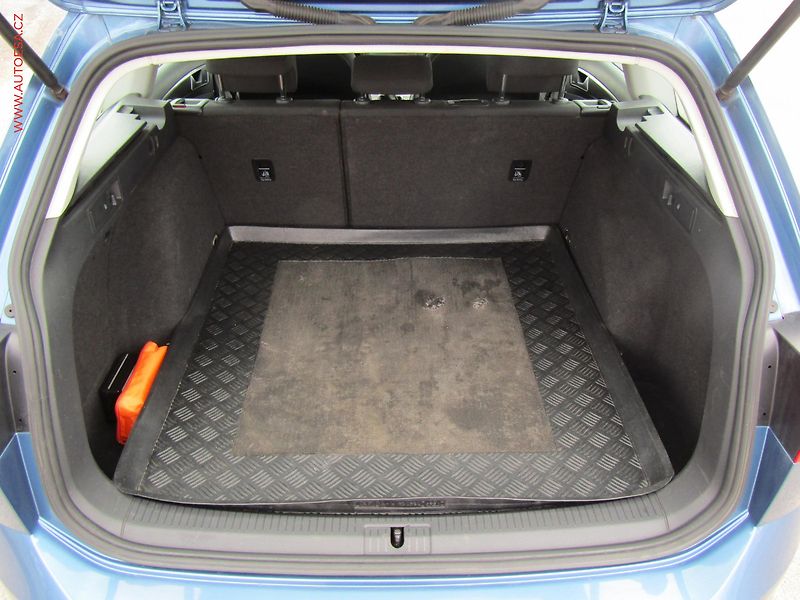 Volkswagen Golf (2015) 1.4 TGi, ČR, Trendline - fotka 7 z 17