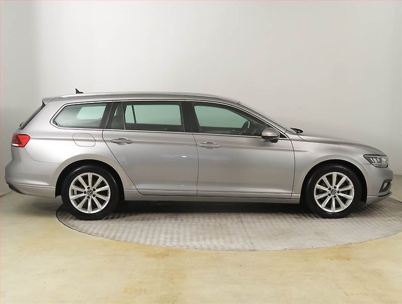 Volkswagen Passat (2021) Elegance 2.0 TDI, Automat - fotka 6 z 23