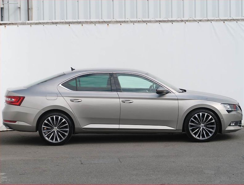 Škoda Superb (2018) Style Plus 2.0 TDI, Automat - fotka 6 z 26