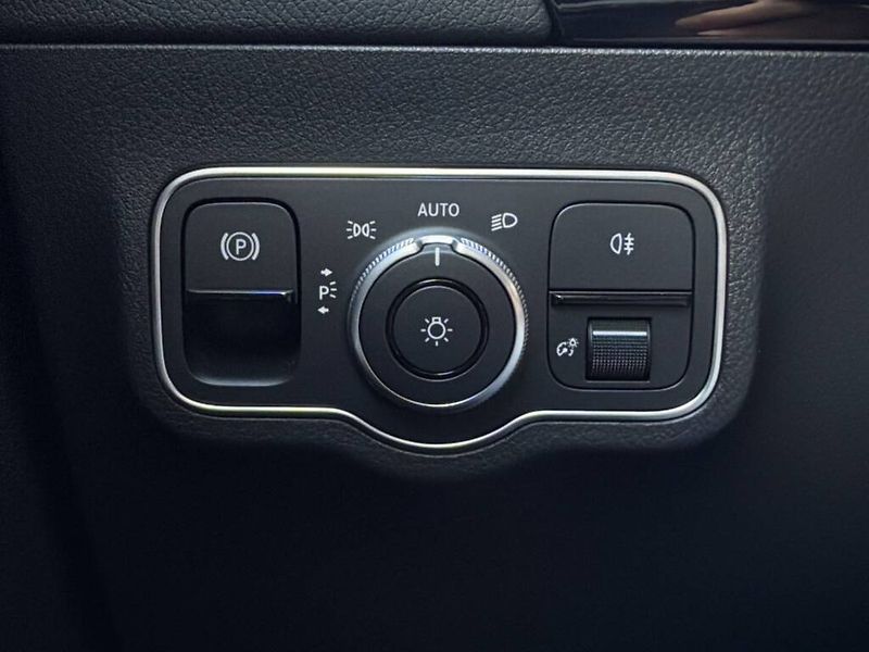 Mercedes-Benz GLA (2025) 200 d 4M - fotka 17 z 27