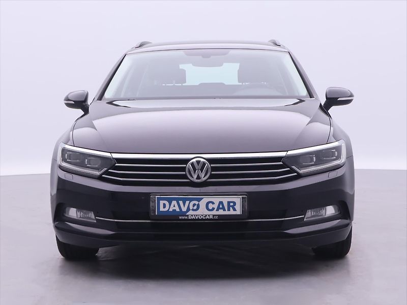 Volkswagen Passat 1,6 TDI Highline Aut klima LED - fotka 2 z 27