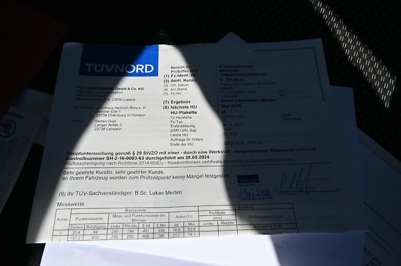 Škoda Octavia 1.6TDI 77KW Ambition rezervace - fotka 37 z 49