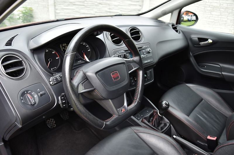 Seat Ibiza FR 1.6 TDi CR,XENON,KŮŽE,FACE - fotka 10 z 47