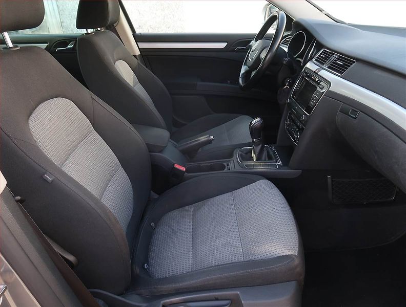 Škoda Superb (2011) Ambition 1.8 TSI, Serv.kniha - fotka 9 z 20