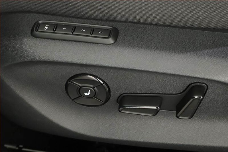 Škoda Superb (2025) 2.0 TDI, SPORTLINE, KAMERA - fotka 16 z 20