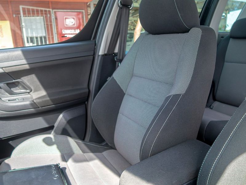 Škoda Roomster (2014) 1.6TDI NOIRE – BLACK - fotka 17 z 43