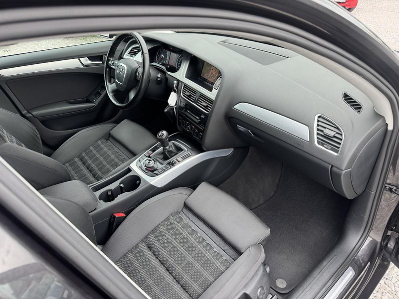 Audi A4 Avant 2.0TDi,rezervace - fotka 33 z 54
