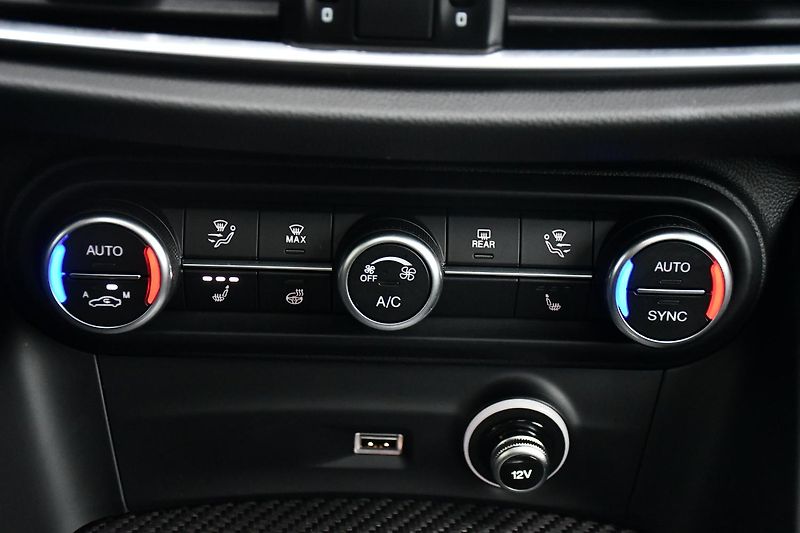 Alfa Romeo Stelvio 2.9V6 Bi-T.382 kW QUADRIFOGLIO - fotka 33 z 46