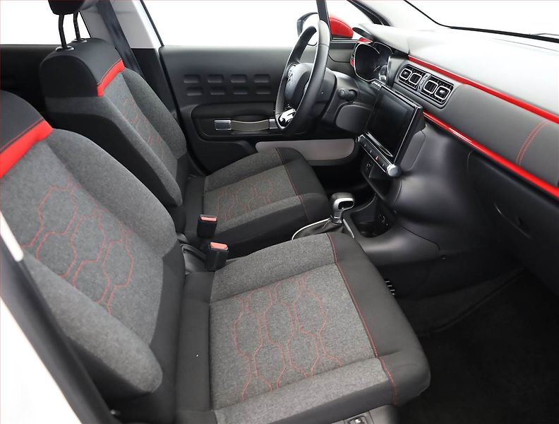 Citroën C3 (2018) 1.2 PureTech, Automat, Navi - fotka 7 z 19